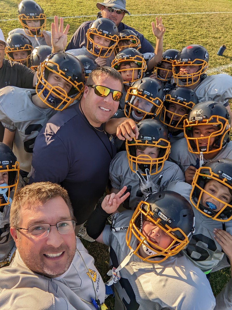 Awesome to have the Silver Dawgs out at practice today to check things out!  Go Bulldogs!  <a href="/BrennanFurry/">Brennan Furry</a> <a href="/JimMasie/">Jim Masie</a> #BulldogDefense
