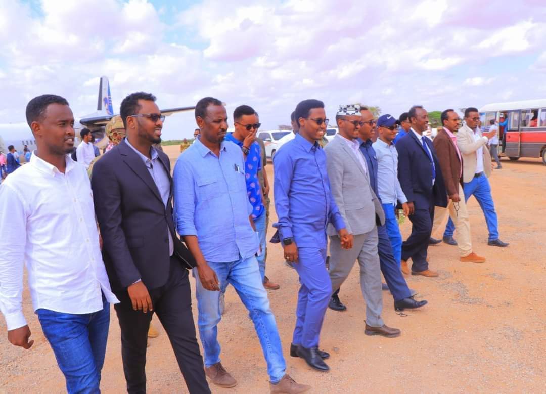 MoBareMohamud's tweet photo. I came to Galkayo to attend and encourage Galkayo annual peace book fair, which is an initiative started by a group of youth from both sides of the city (Puntland and Galmudug). The theme of this year is "A climate for peace"
"Inta nool baa nabad u baahan"
#GPBF #Galkayo https://t.co/9vOzt3RE1h