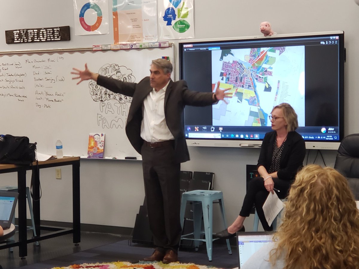 hartleytek's tweet photo. PATHS students gained invaluable information during their interview with Burlington's City Planner Andy Cross & Zoning Administrator Megan Watkins. "Think about the many impacts your decisions will have." Now we are ready to plan our Future Cities!
#wcsflight @MSOE @STEMForward https://t.co/EmsQUAwNhN