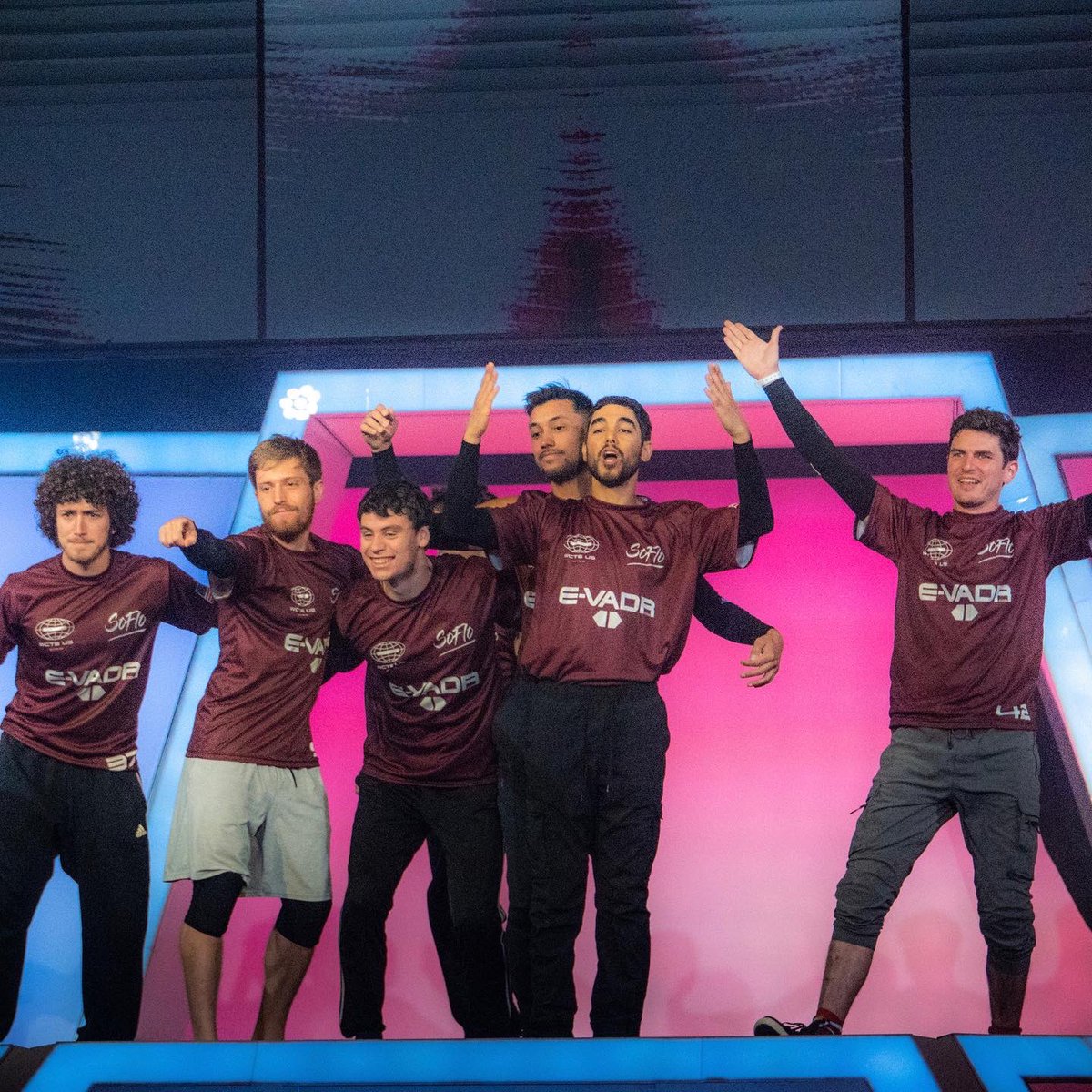 TeamSoflo's tweet image. Competition leveled up so much this year. Excited to see where we go from here. Thank you for having us back @worldchasetag 🙏

Watch on @espn later this year! 

#worldchasetag #soflo #parkour #teamsoflo #espn #dontgetcaught #wct6