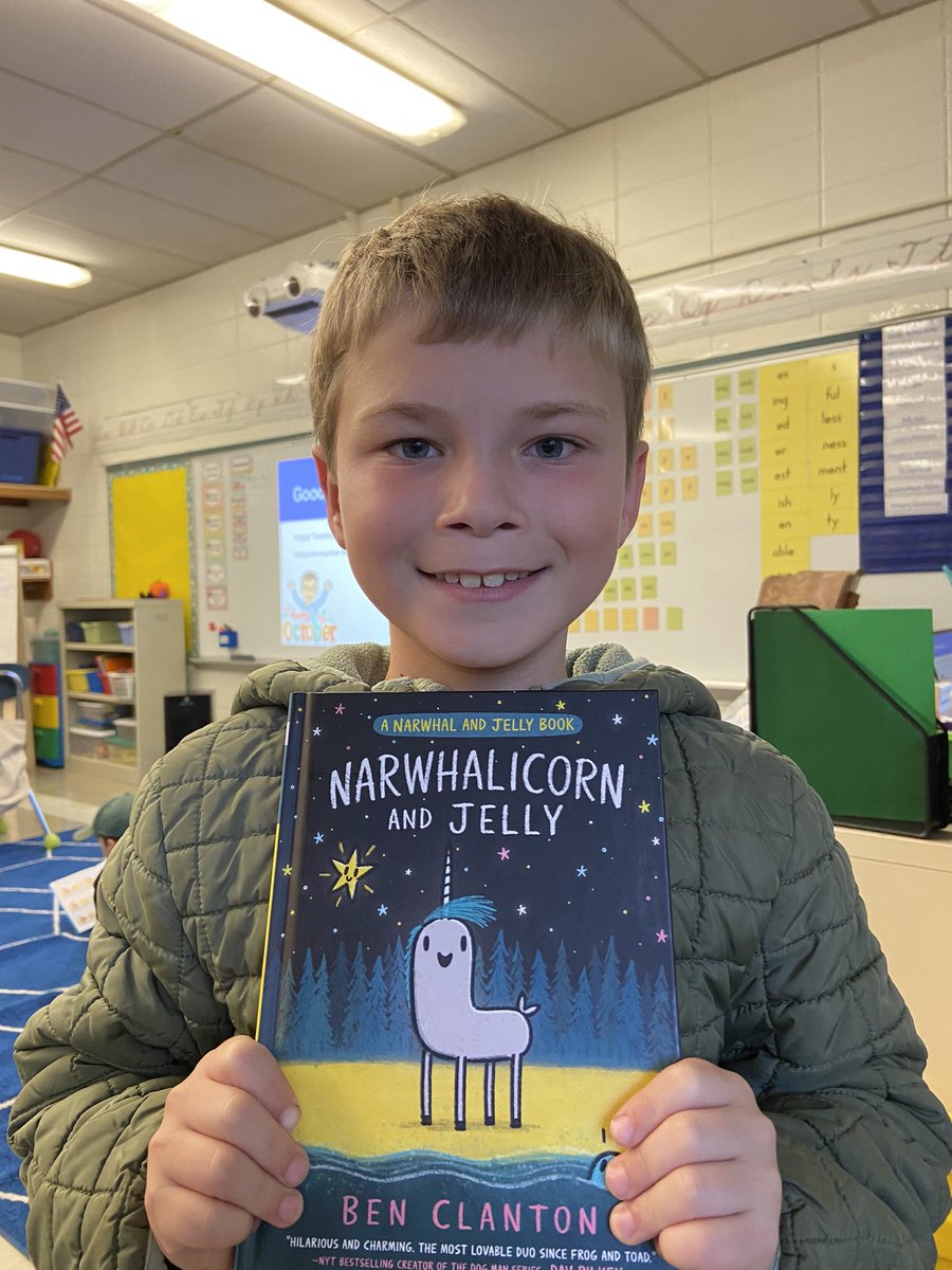 O really enjoyed the newly released Narwahl and Jelly book! We love our graphic novels 😁