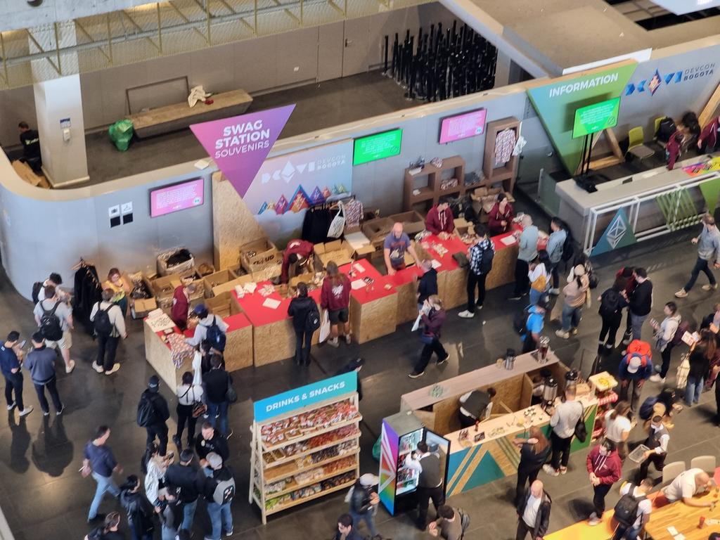 BrrrEtto's tweet image. The stars of the first day of @EFDevcon were the Volunteers at the Swag Station. No one worked harder today! Absolute legends!

#DevconVI