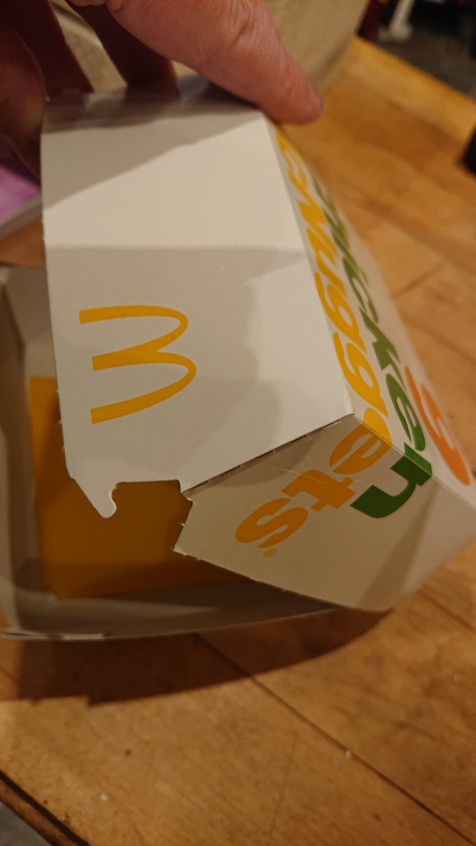 vdubmad's tweet photo. @McDonaldsUK @McDonalds discriminating against vegetarians. Can't swap awful vegan cheese for a dairy slice 'it contaminates the vegan burger and opens us up to being sued'. I'm veggie, I want cheese. #1 https://t.co/eswVmKcz2m