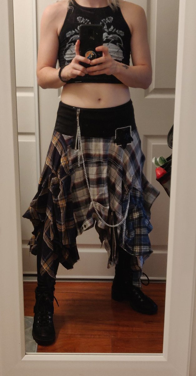 boycottromance's tweet photo. got this skirt from @jaynilovechild and I'm completely obsessed so y'all get a bathroom mirror selfie bc I need u all to compliment me https://t.co/ICnsw1upok
