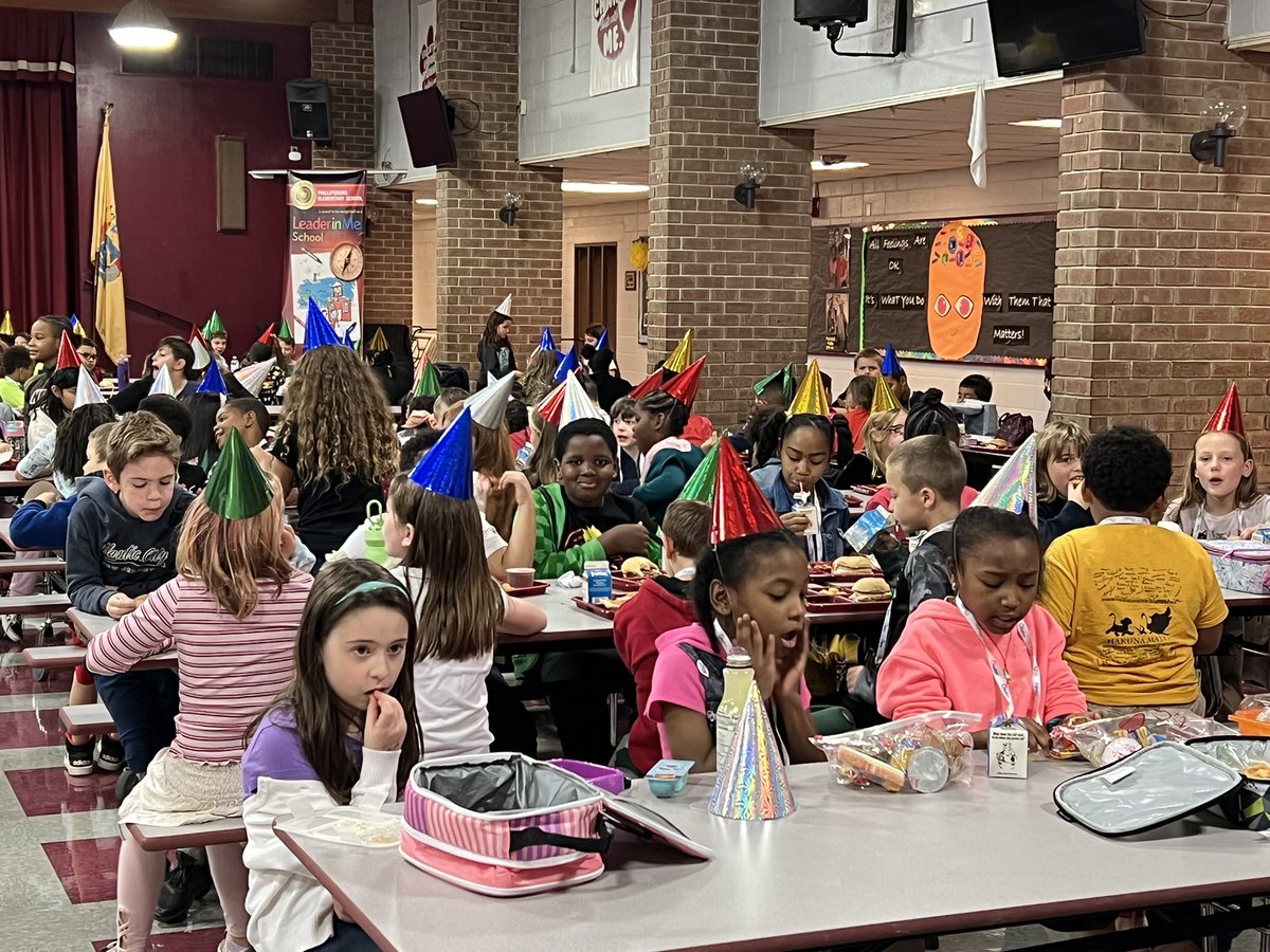PAWSitivelyPES's tweet photo. Birthday party for Auggie from WONDER! #OneStatelinerStory #MakingMemories
#ChooseKind @RJPalacio @Mrs_Condon1 @mrs_pizzino https://t.co/ATzOstJAwI