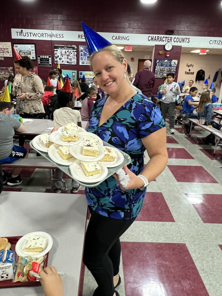 PAWSitivelyPES's tweet photo. Birthday party for Auggie from WONDER! #OneStatelinerStory #MakingMemories
#ChooseKind @RJPalacio @Mrs_Condon1 @mrs_pizzino https://t.co/ATzOstJAwI