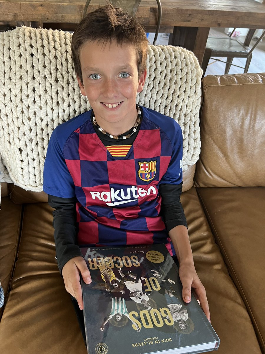 Mschadephoto's tweet photo. @MenInBlazers @rogbennett Who needs 6th grade literary books anyway when you have @rogbennett and @embassydavies writing! #godsofsoccer https://t.co/v4rzCxxYLE