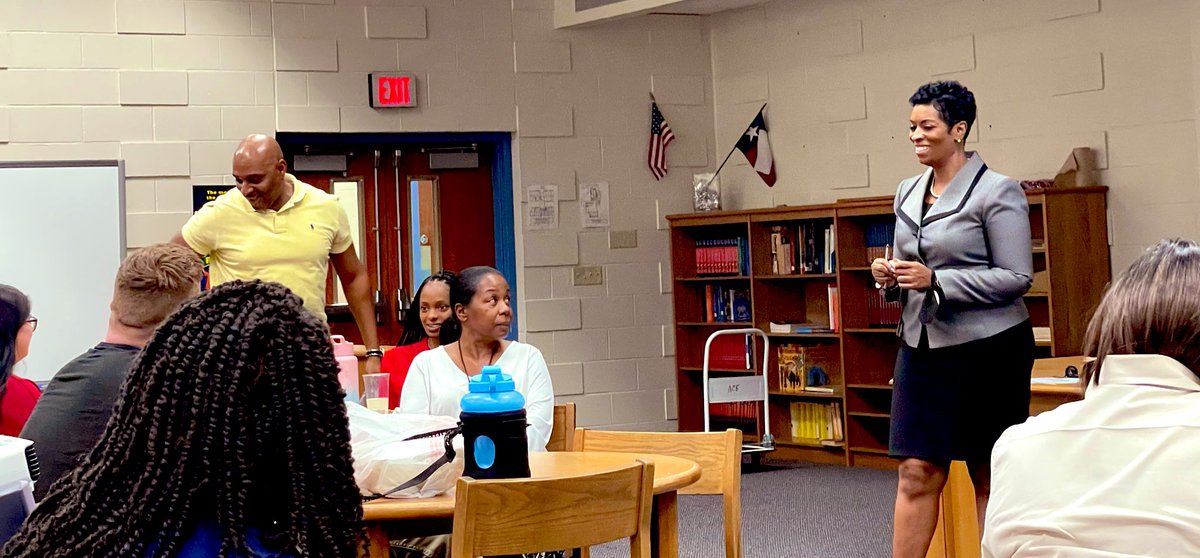 RubyYoungPSA's tweet photo. Thanks for coming out and Conversing with our staff today  Dr. Rodgers! @usamahrodgers @desotoisdengage #cookiesandconversation https://t.co/7ZWlVHqsL0