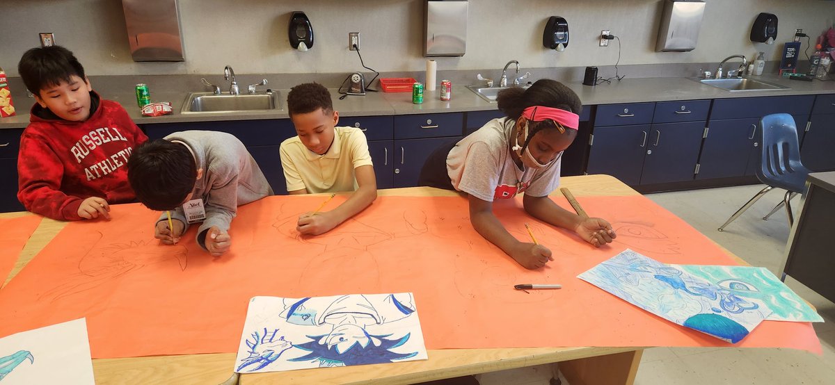 NataviaGamble's tweet photo. @budewigbulldogs @aliefFineArts @alief_proud Mural Collab Art Club!!! 😉🎨✍️🏾 https://t.co/54kEvxih6P