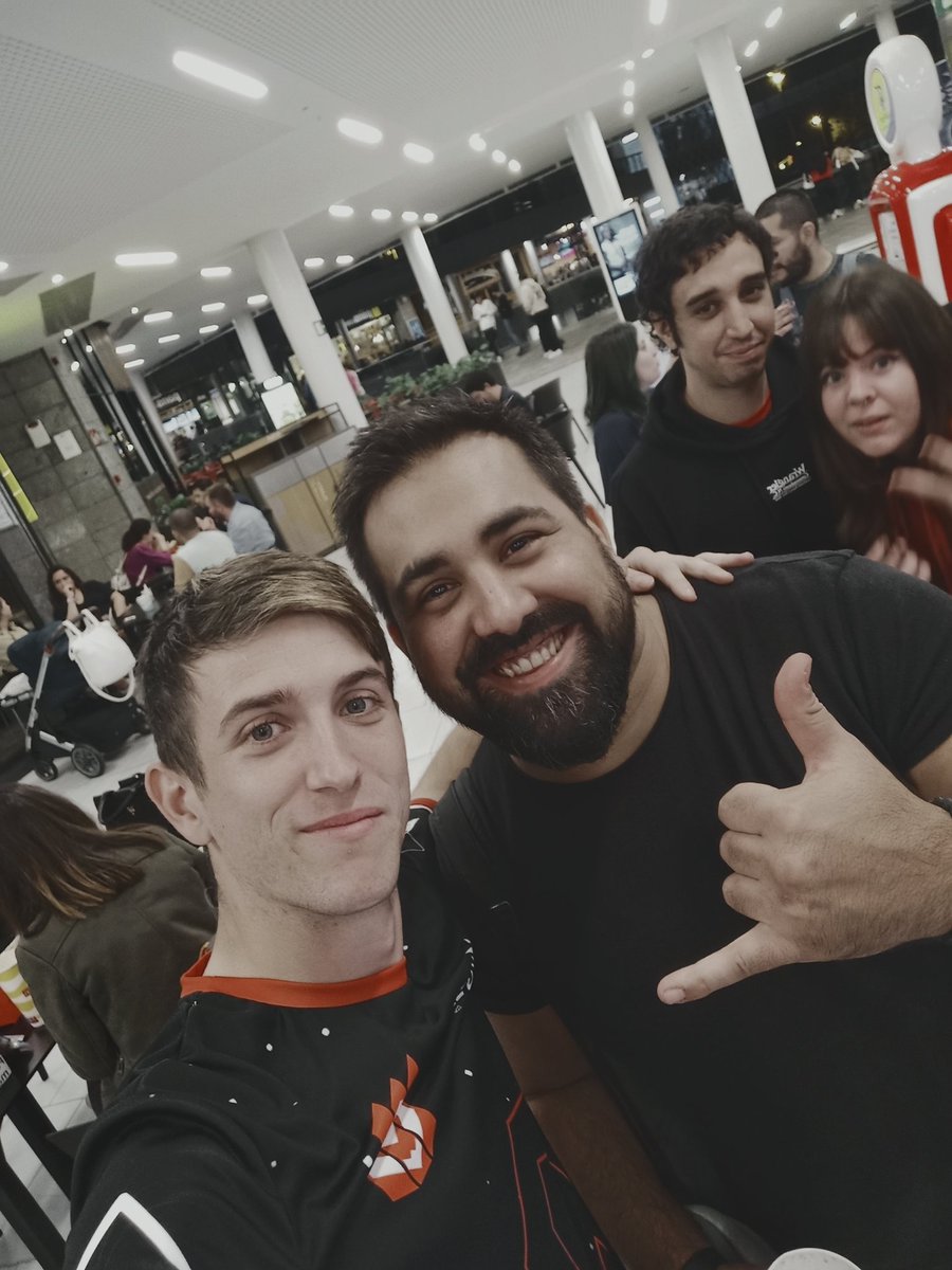 arbanies22's tweet photo. @Mkaz_ Siempre me has encantado como streamer y realmente el momento que viniste tu a saludarme me descolocó por dentro, eres una persona asombrosa y realmente el rato que pudimos hablar de nuestras cosas me parecía increíble el hablar como si nos conociéramos de siempre ❤️ https://t.co/h4IUv57Oee