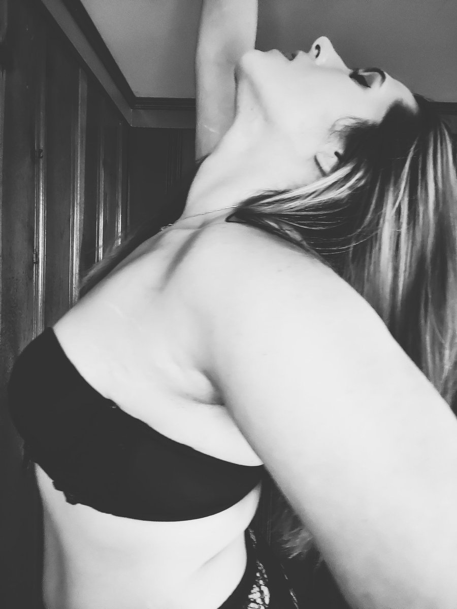 JadeNationOF's tweet photo. Black and White=Artsy AF ♠️

My FREE onlyfans 🔽 https://t.co/QJFdnozhIO

#feelingcreative #sexyselfie #onlyfansbabe #onlyfansgirl #onlyfans #onlyfansfree #sellingcontent #contentcreator #milf #pawg #sexyaf https://t.co/5ZPVTtSZlN