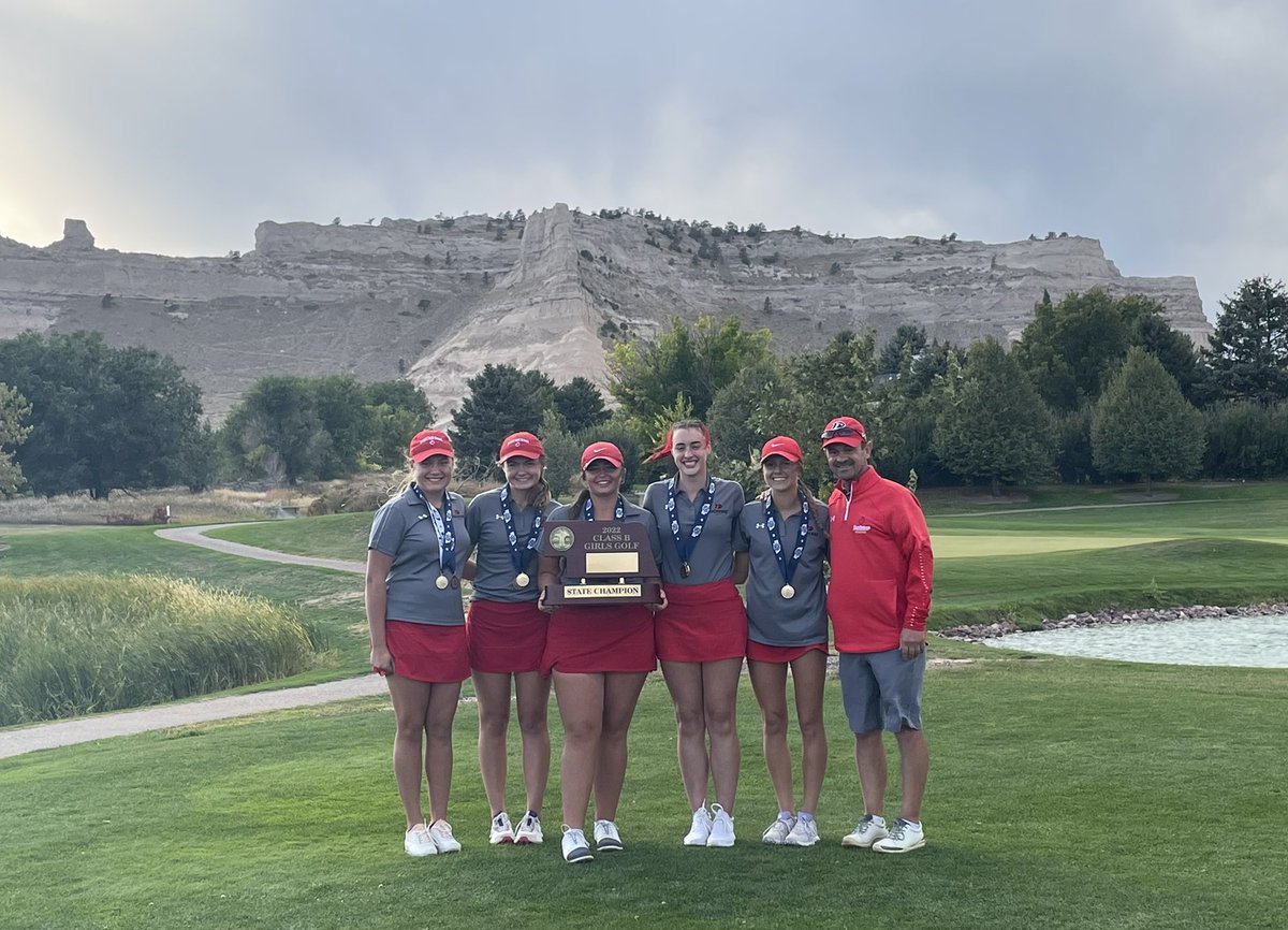nsaahome's tweet photo. Congratulations Omaha Duchesne High School – the 2022 NSAA Class B Girls State Golf champions! #nebpreps https://t.co/MicjKFx1Jd