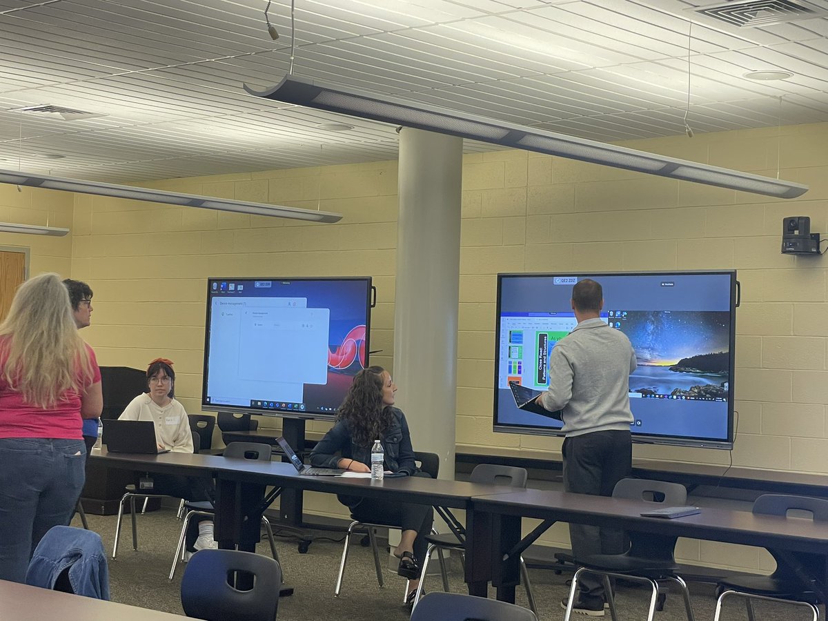 𝕃𝕚𝕟𝕕𝕤𝕒𝕪 𝕊𝕞𝕚𝕥𝕙 tweet media