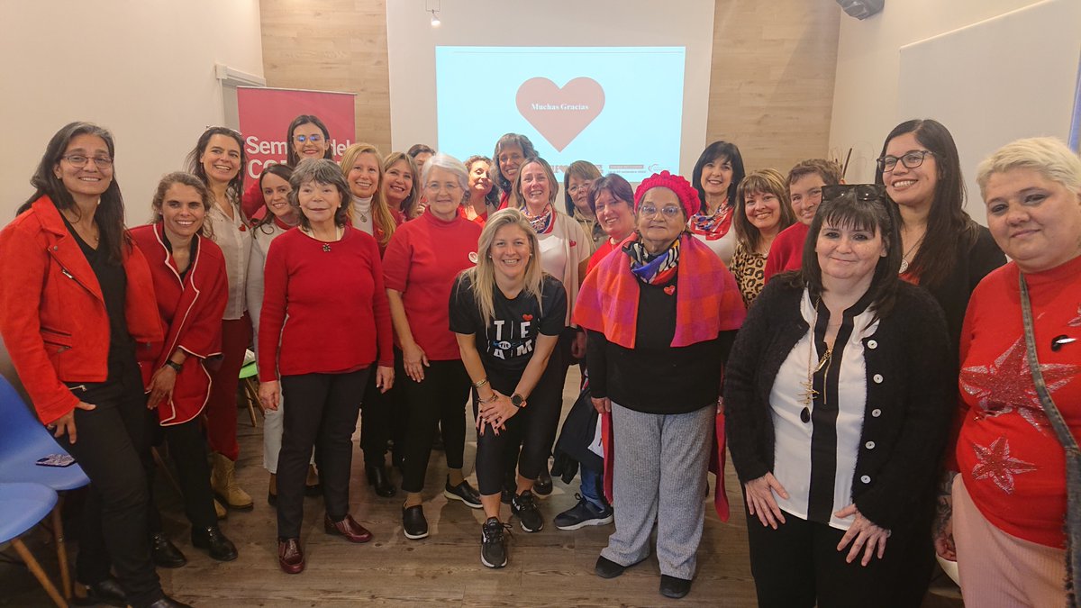Las mujeres se enfrentan a  situaciones que aumentan su riesgo cardiovascular: hipertensión y diabetes en el embarazo, menopausia, estrés por suma de tareas, entre otras. Este 28 de setiembre realizamos la actividad Mujeres de rojo para concientizar sobre esta temática.