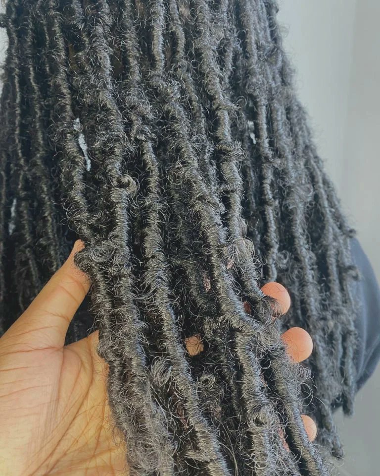 luuriaane's tweet image. Coucou Twitter, je viens faire ma petite promo. Je suis située dans le 77 (vers Melun). Si vous cherchez une coiffeuse, mes dispos sont sur le insta💖