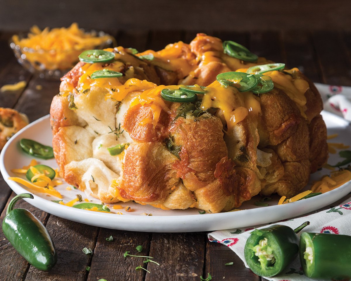 TasteMag's tweet photo. This savory bread will make the perfect after school snack. https://t.co/Nz8lY21r2g
#tasteofthesouth #jalapeno #cheddar #monkeybread #savorybread #appetizer #snack #baking #southernbaking https://t.co/AZfxGwnsST
