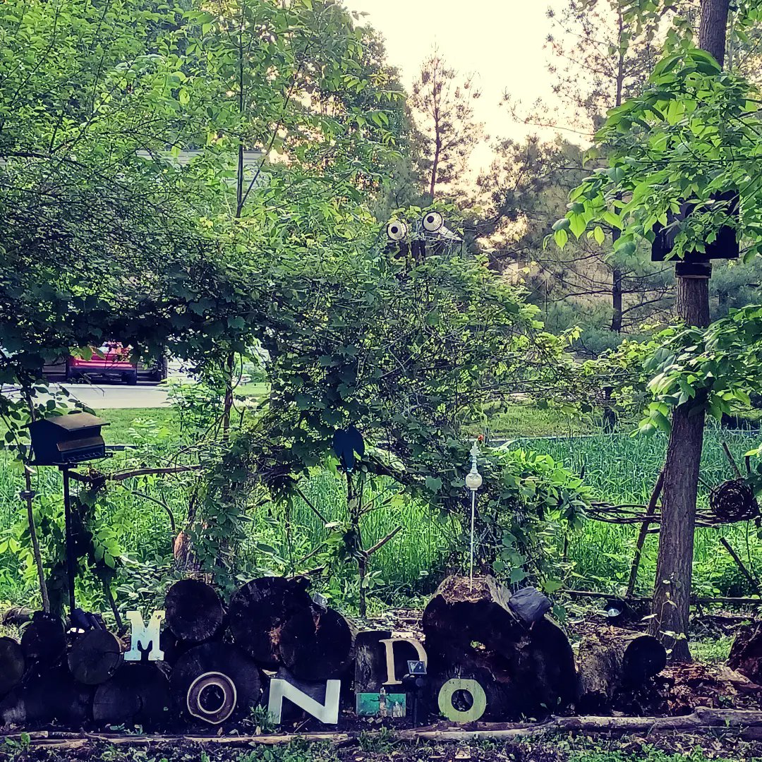 todorrobot's tweet photo. Aside from #pixelart I also do large scale #yardart, #foundart and #salvage #sculpture and #popart. #abstracts and #murals #artistatlarge #jackofalltrades #hireme #ForHire #alittlebitofeverything #PortfolioDay https://t.co/6X2IY2GNGg