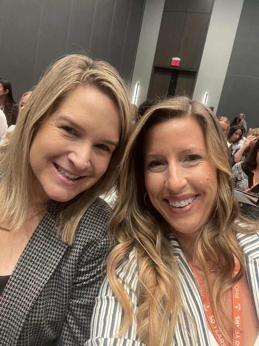 UrsulaGurney's tweet photo. It was amazing💥so many powerful women &amp; champions of women. The sisterhood is strong💪❤️Thank you to @WomenLeadersCS for bringing us together in KC to learn, grow &amp; lift each other up #PhoenIXRising #WeAreWomenLeaders #TeamAwesome💚💙 https://t.co/0P9AOiww4G