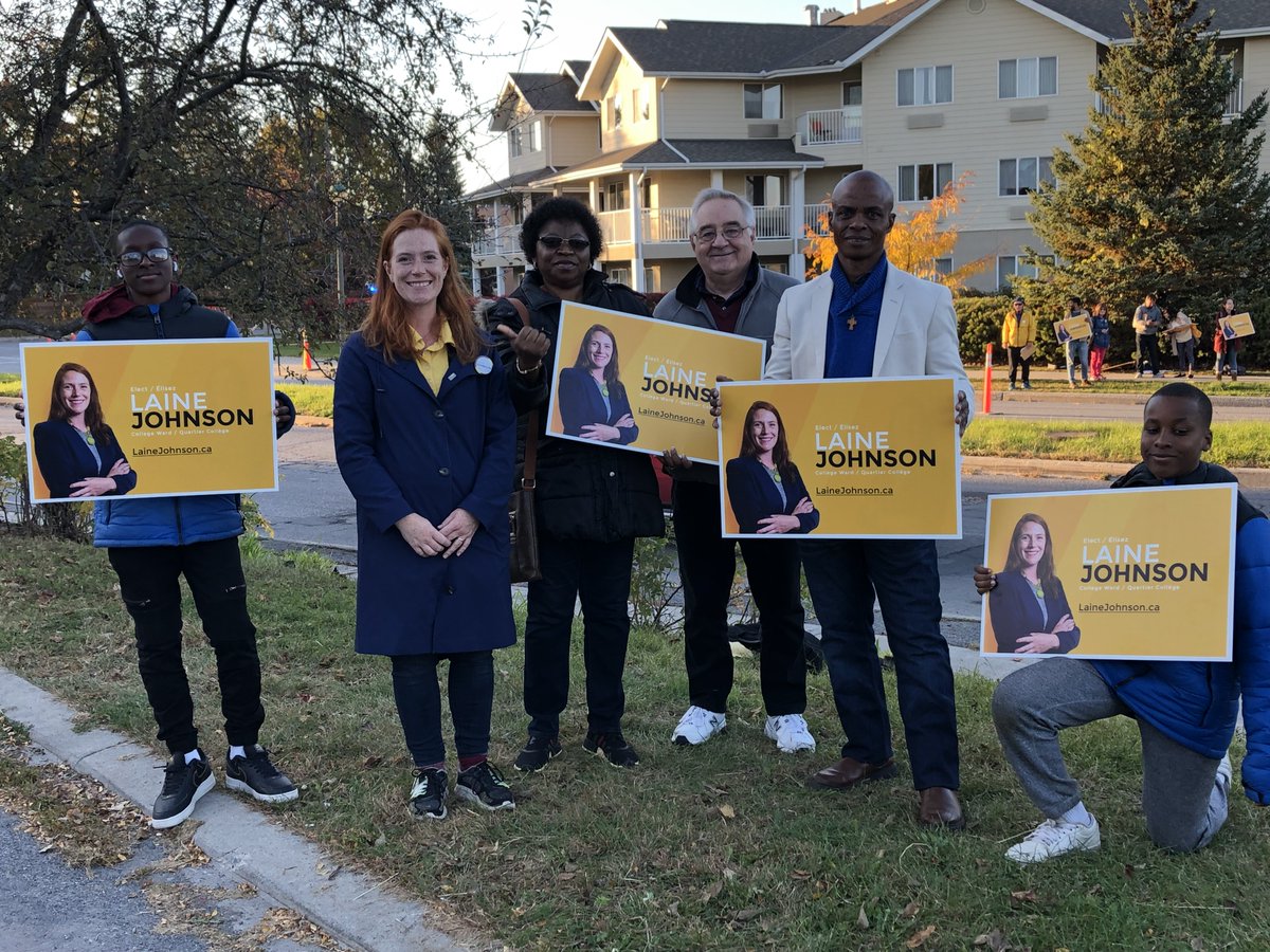 RonaldBisson's tweet photo. Nous sommes des bénévoles francophones du quartier College. Nous encourageons familles, voisines et voisins à voter pour @laine_johnson1. Jeune, parent, bilingue, progressiste, accueillante, engagée, elle travaille pour toutes et tous et sait faire communauté. https://t.co/xq4F3IXd2h
