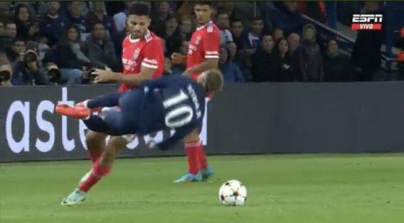 Na luz // No parque dos princepes

The best neymar skill 😭😭😭