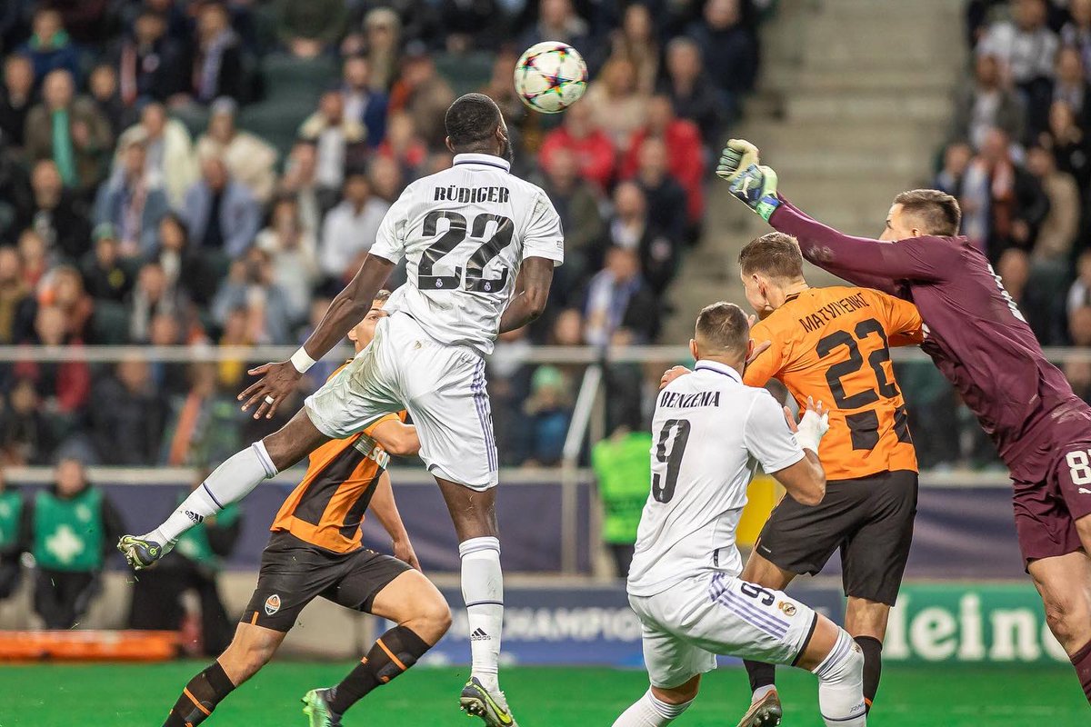 Hemos vuelto a demostrar que nunca nos rendimos y estamos en octavos otra vez. #HalaMadrid #UCL