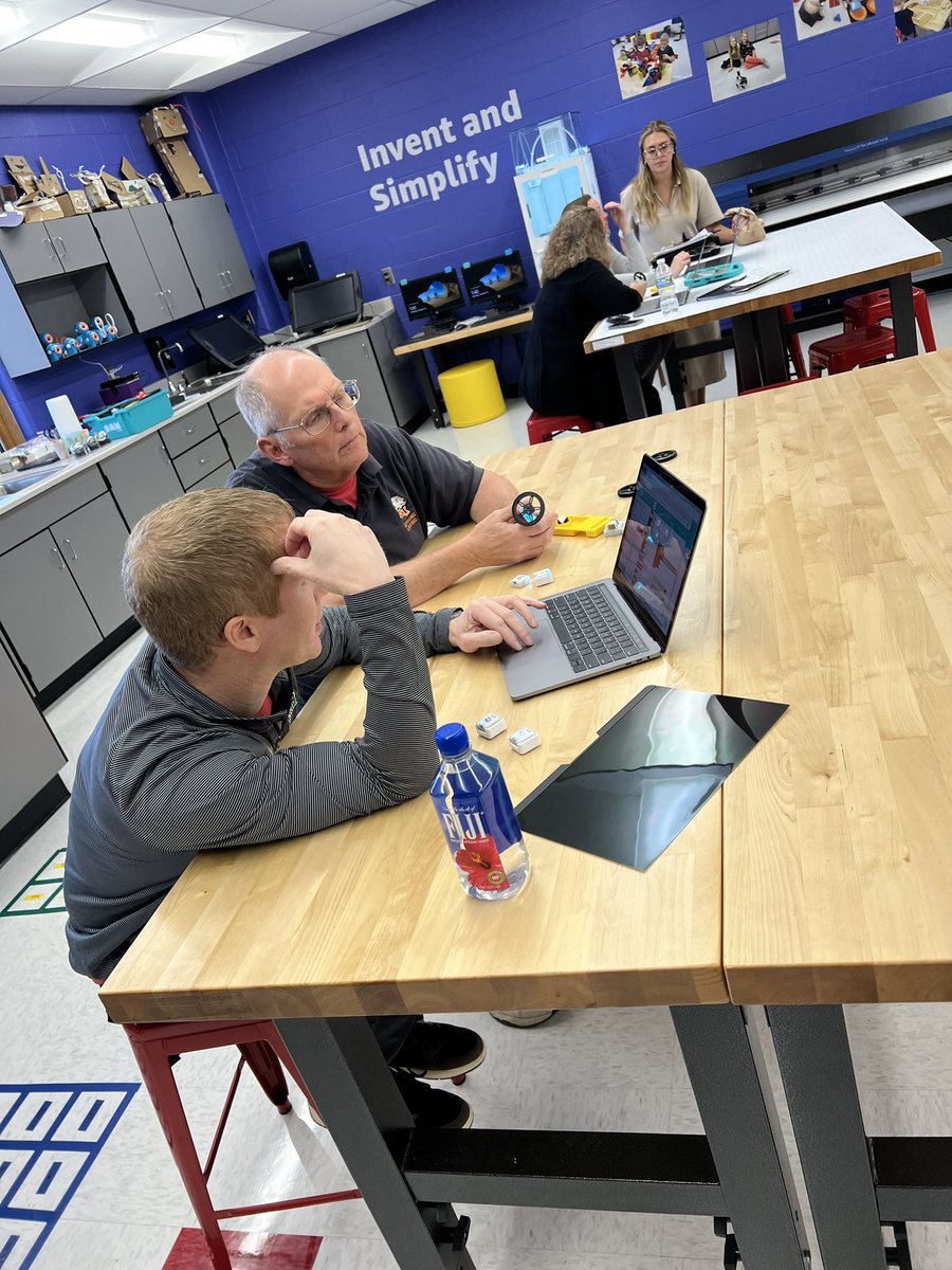 mrsemilybyers's tweet photo. Our #AWS #ThinkBiGSpace isn’t only for students. Teachers spent the day learning how to integrate coding, robots, @SAMLabs and @breakoutEDU into their classrooms! Such a great day 🙂 https://t.co/8W2uWxMYLc