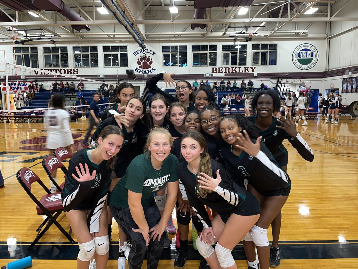 5-2 in the league! Keep it up ladies!!! 💚🤍💚🤍💚