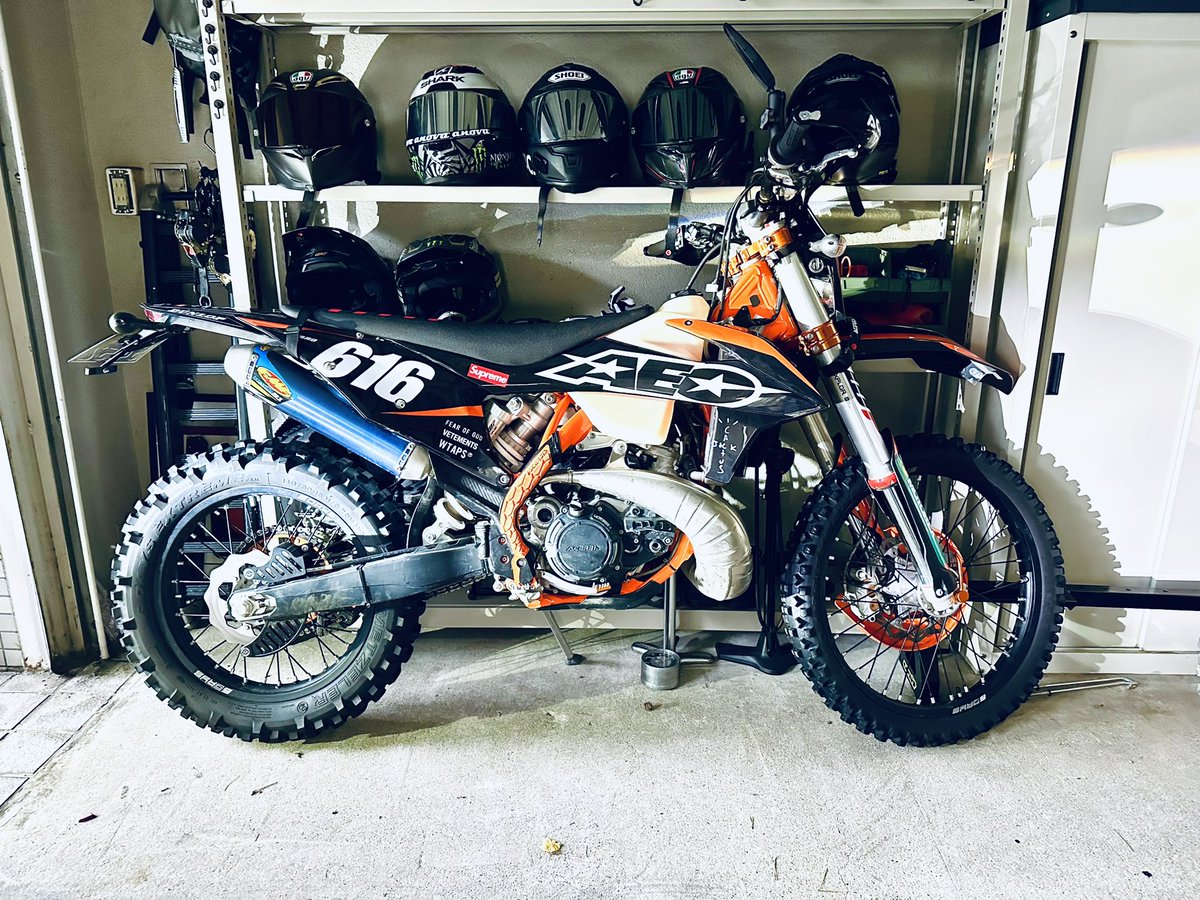 YUTARO's tweet photo. #バイクの真横を載せて5RT来たら強者
新しいデカール。お気に入り! #SKDA https://t.co/XBJaozvOfM