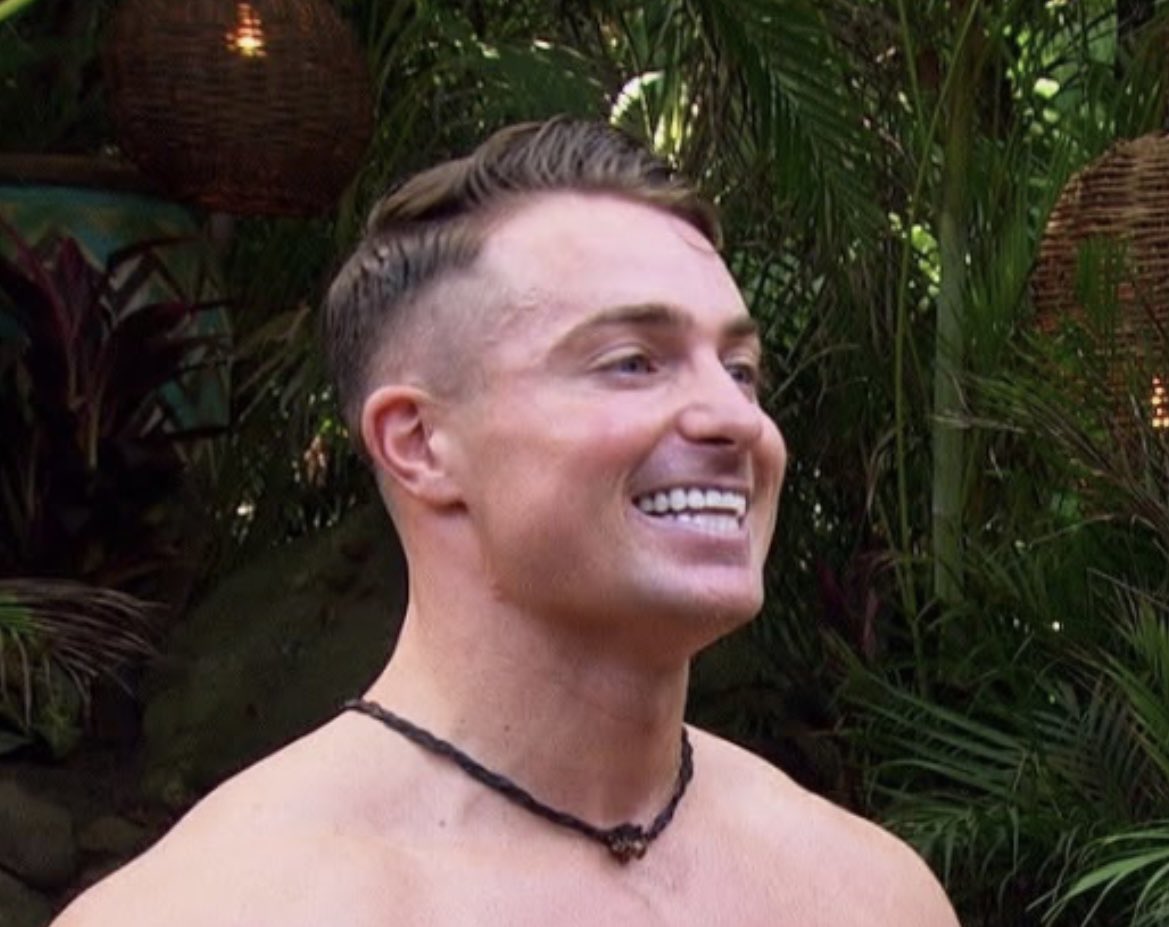 bachelortea_'s tweet photo. The resemblance between James and baby Gru is unmatched #BachelorInParadiseABC #bachelorinparadise https://t.co/9mVh1KGAxh