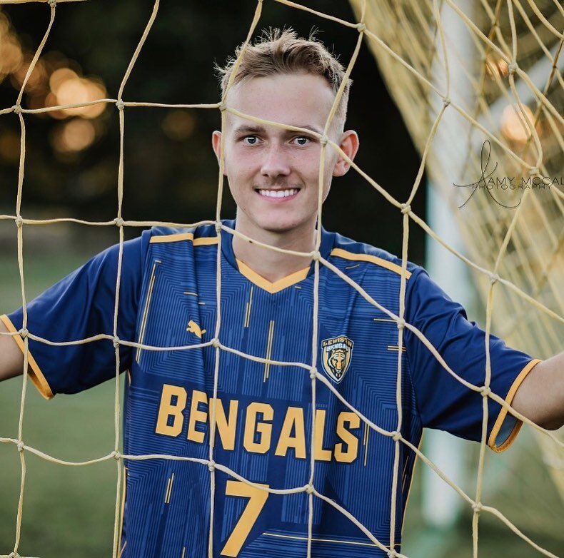 K A D E N 

#amymccallphotography #amymccallseniors #bengalsoccer instagr.am/p/Cjlwv-jv4hF/