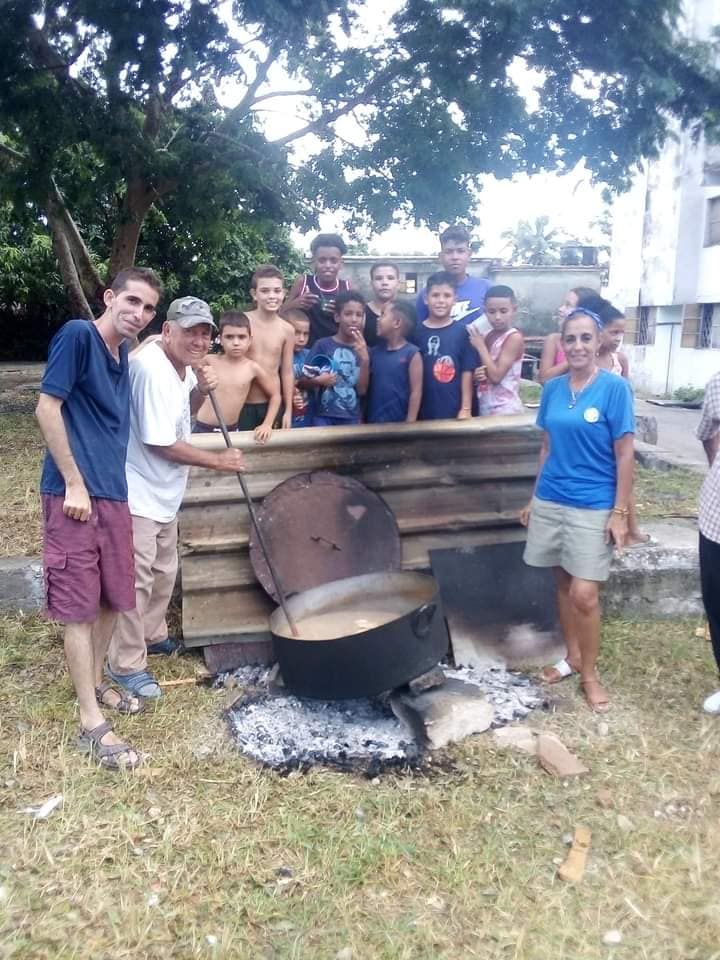 Seguimos uniendo y forjando, porque somos #CDRCuba y #SomosDelBarrio #Cuba #SoyCederista