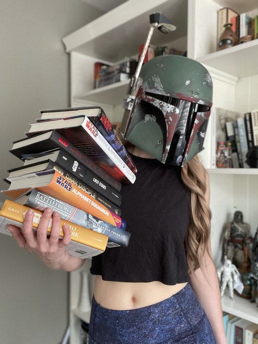 You have a favorite Star Wars book series?? https://t.co/8NLJLb13ZI<a href="/tag/slaveleia"class="tags"><span>#slaveleia</span></a>