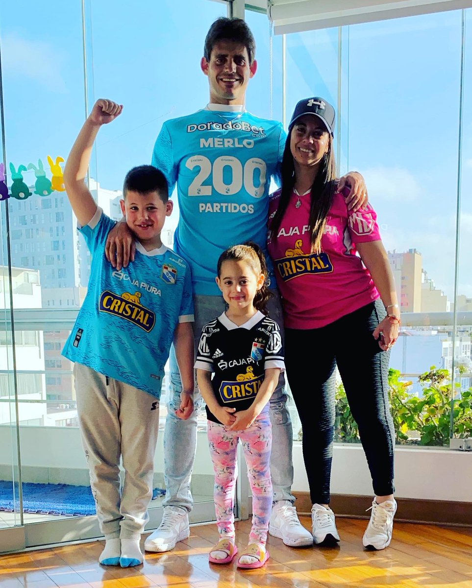 Gracias <a href="/ClubSCristal/">Club Sporting Cristal</a> x dejarme ser parte de tu historia! 
Orgulloso de vestir esta camiseta 200 partidos!
Muy agradecido a toda mi familia x acompañarme en este sueño y a todas las personas q me ayudaron día a día en estos casi 5 años…
<a href="/JessiGaitan17/">𝕁𝕖𝕤𝕤𝕚 𝔾𝕒𝕚𝕥𝕒𝕟 ✯🩵</a> ⚽️💙