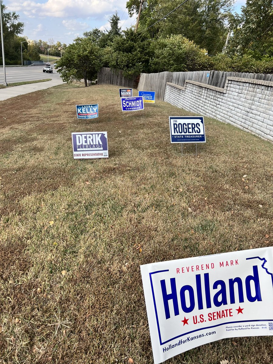 DerikFler's tweet photo. It’s a blessing to have folks willing to display my name on their property! Thankful to keep my business local and proud of the product produced by Mainline Printing, Holographics and Signs.

#KansasKind #DerikDelivers #District52 #KsLeg https://t.co/gDkgj26d85