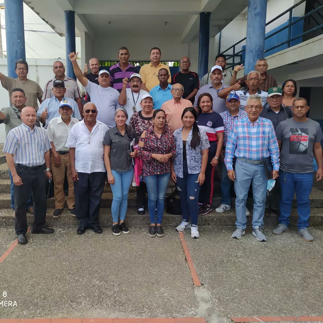 ACachamay's tweet photo. #11DeOct Recibimos en el partido a @Soyjenniferasz Sub Sec. General Bolívar,a @JoseDim09279939 Sec. De Org.Bolívar y equipo . Girando instrucciones y líneas nacionales para la organización del partido para las próximas primarias
@prospericarlos @FreddyValera_AD
@aidagonzalez33 https://t.co/2aCVMNQIlc