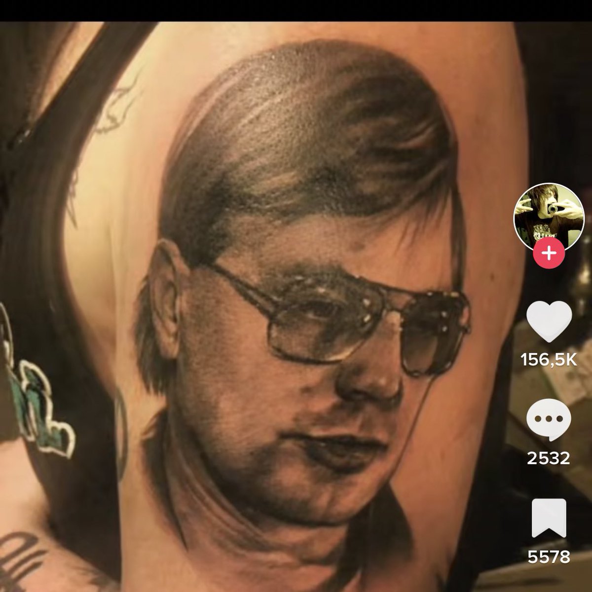 JollyRoger____'s tweet photo. siete da rinchiudere, ma che mente malata bisogna avere per tatuarsi Vittorio Sgarbi? https://t.co/tRhSxNEp7V
