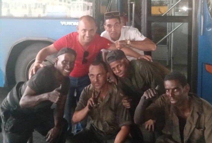 EmpresaProvinc9's tweet photo. Equipo aguerrido el de nuestra terminal del Cotorro. Alto sentido de pertenencia por su labor y por el pueblo.
#CubaViveYTrabaja 🇨🇺
#TransporteHabana 🚌 https://t.co/qDpWmnVEVO