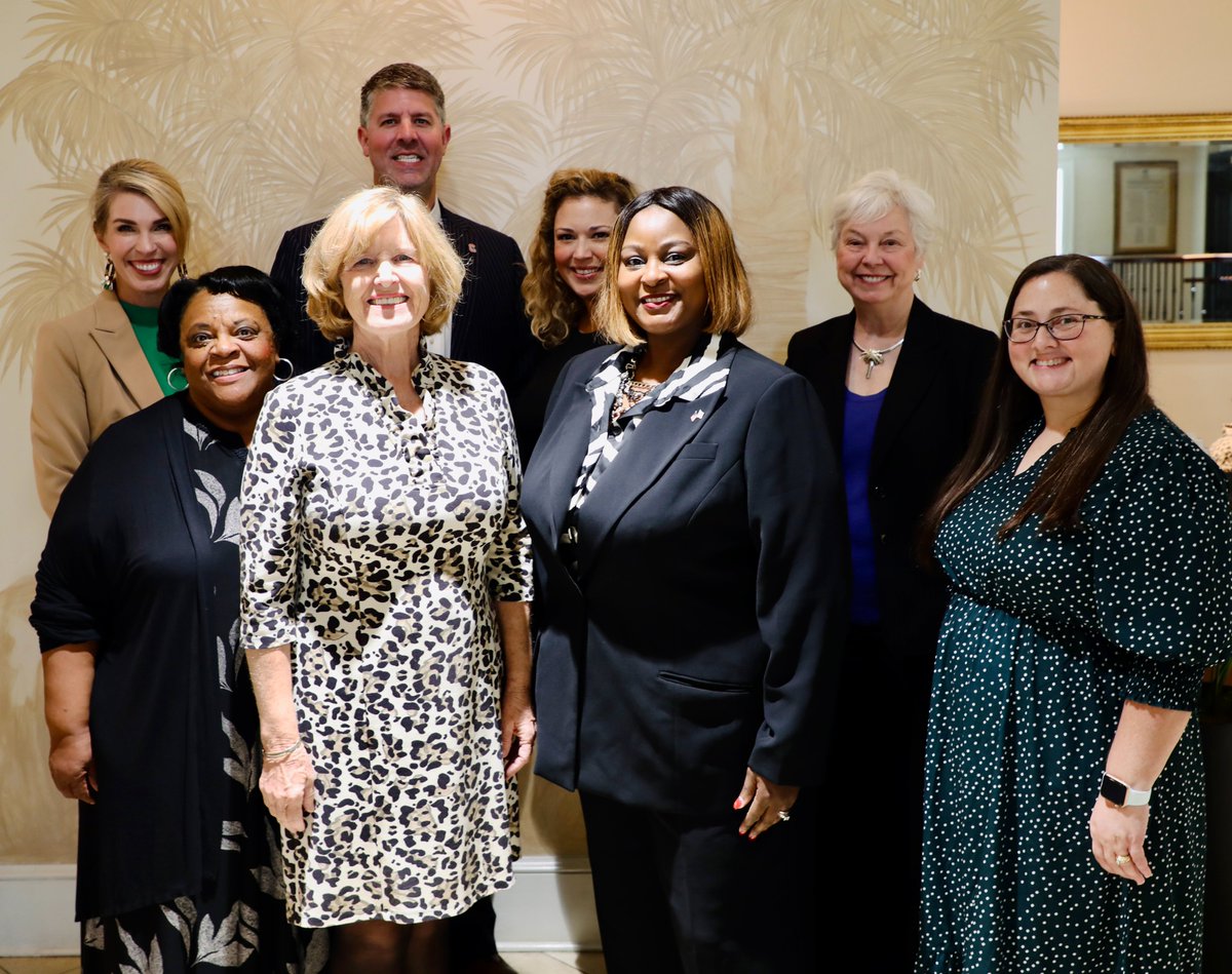 The 2022 South Carolina Principals and Assistant Principals of the Year spent the day together discussing education with <a href="/Molly_Spearman/">Molly Spearman</a> and @SCASAExec. 

It is wonderful to be able to recognize the work of this fantastic group during #NationalPrincipalsMonth!

#LeadershipMatters