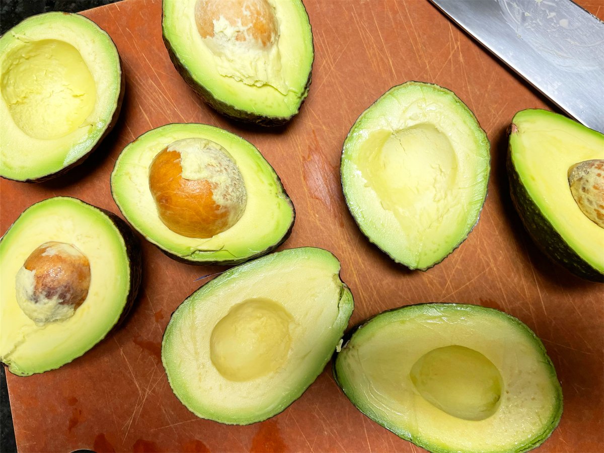 carol_the_cook's tweet photo. Love it when all the #avocadoes are perfectly ripe... bring on the #guacamole! https://t.co/Q2Z1jomRrQ