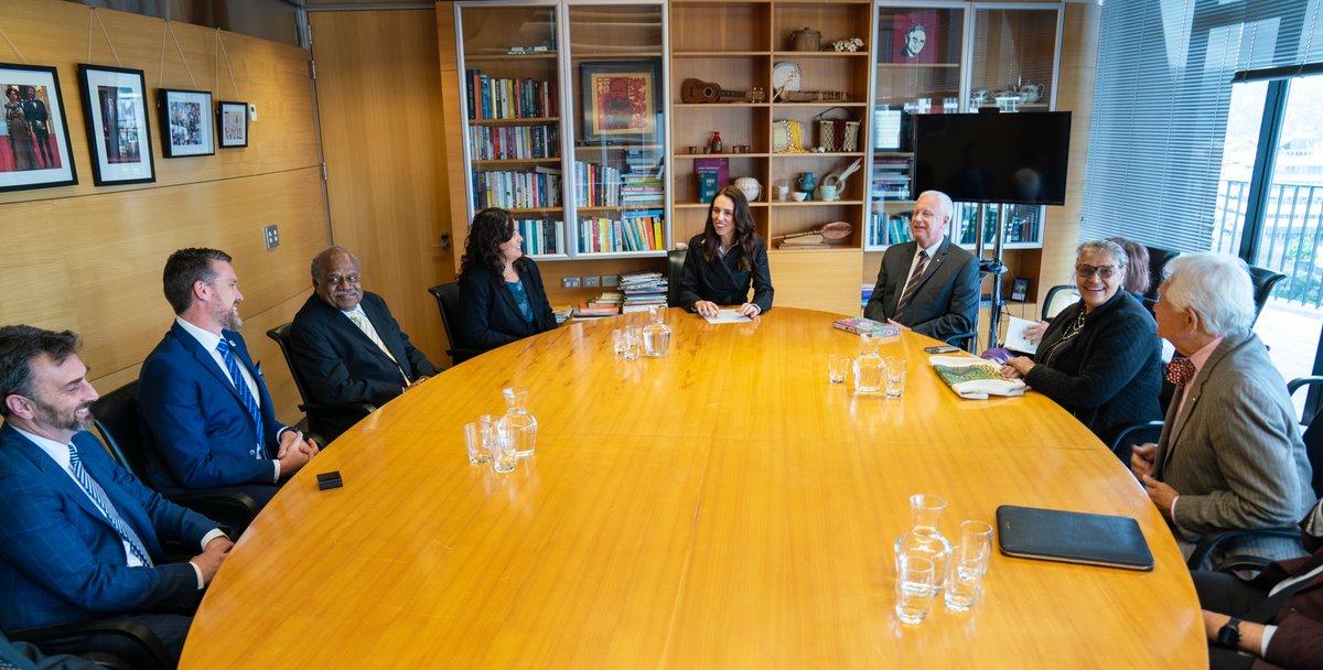 PSC_ANU's tweet photo. Our Advisory Board was honoured to meet with PM @jacindaardern at the Beehive to share our college's mission, reflect on the Board's travels throughout Aotearoa &amp; have a talanoa on the opportunities and collective challenges for our #BluePacific security. Ngā mihi nui ki a koe 🇳🇿 https://t.co/Xc6WT4msq9