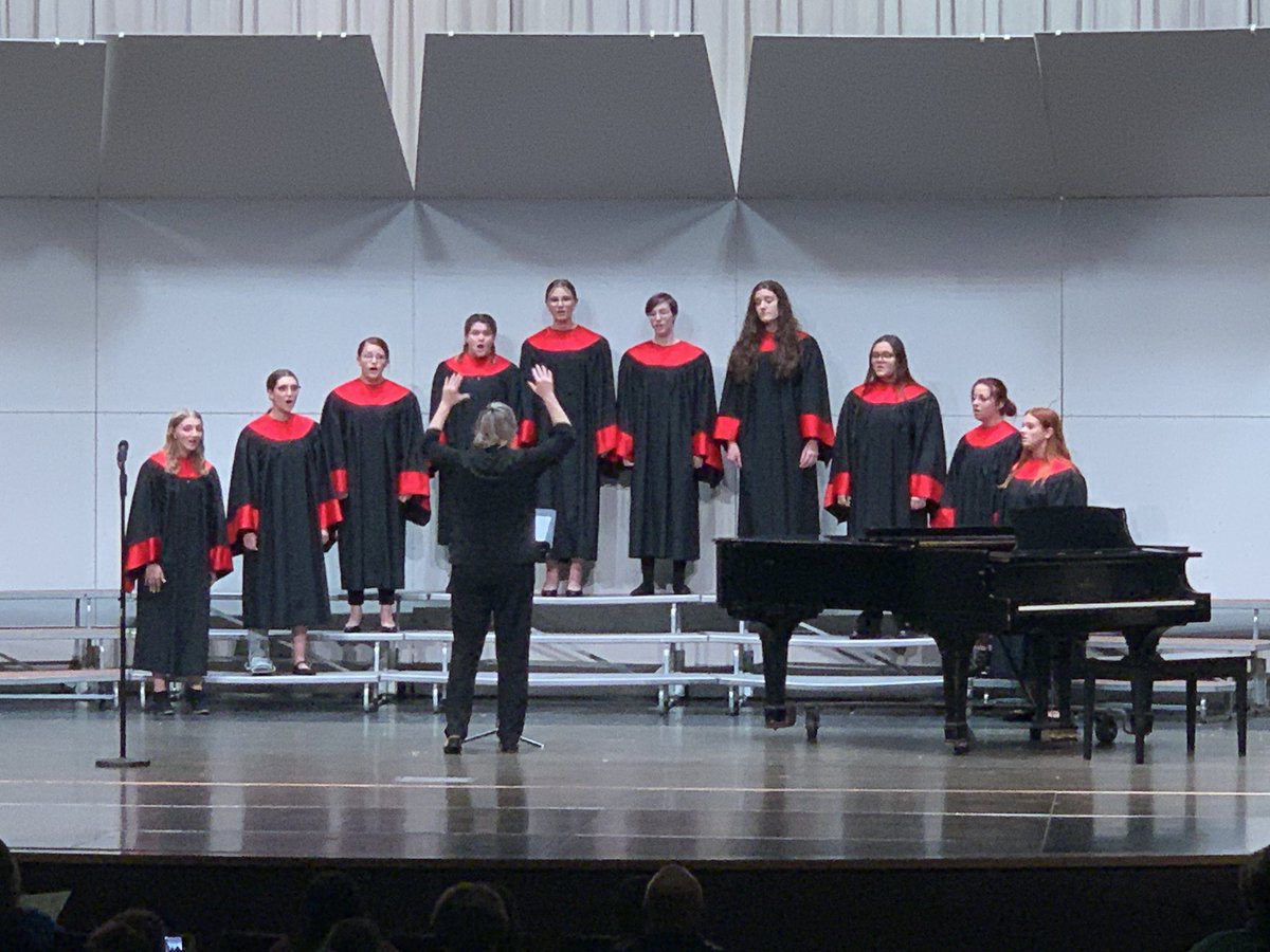 jonlippe's tweet photo. Nice work chamber choir! https://t.co/o1qrMP27eI