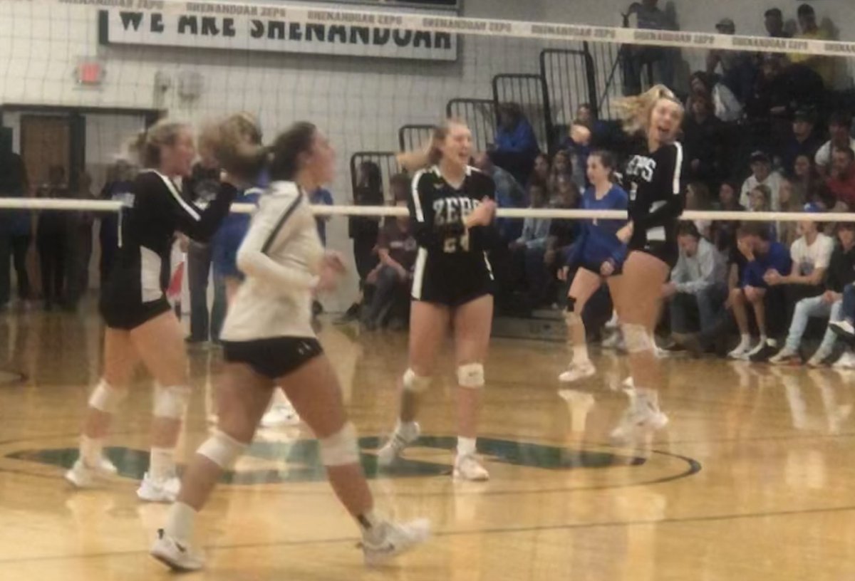 NobleLocal_SD's tweet photo. Zeps sweep Buckeye Trail 25-7, 25-19, 25-18 to advance to OVAC Class 3A Championship on Saturday! 💥🏐💥 SHS is now 20-1! https://t.co/2Pt83N6gX9