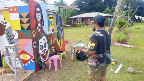 SelekaTonga's tweet photo. Selekā has been busy painting murals all around Tongatapu recently, in the spirit to lift up people’s spirits in a difficult year for #Tonga, and to bring art to all corners of the island and connect with the wider community 👨🏽‍🎨🇹🇴
This project is supported by the @commonwealthorg https://t.co/Bqv6fhD0FE