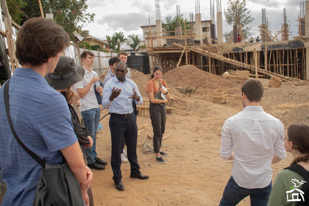 Maison_Shalom's tweet photo. Des étudiants de #Creighton aux #USA ont visité la @Maison_Shalom pour s’inspirer de ses projets dans l’apport des solutions locales aux problèmes locaux. https://t.co/nxmc3azrf3