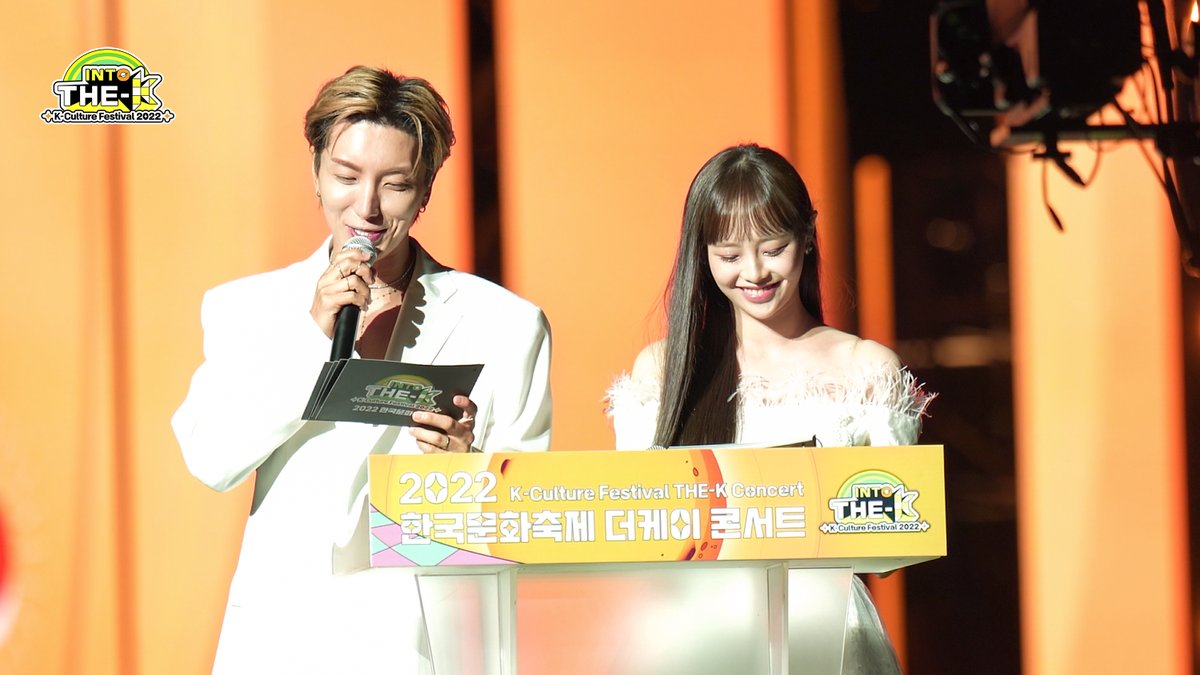 myk_festa's tweet photo. #LEETEUK #Chuu #KimSeungJoo
Check out the pictures of the MCs in each program🔎
#KCultureFestival #THEKDramaConcert #THEKFanFair #THEKStage #THEKConcert #THEKParade #MC #KCULTUREFESTIVAL #Hallyu https://t.co/2GvegRSgUi