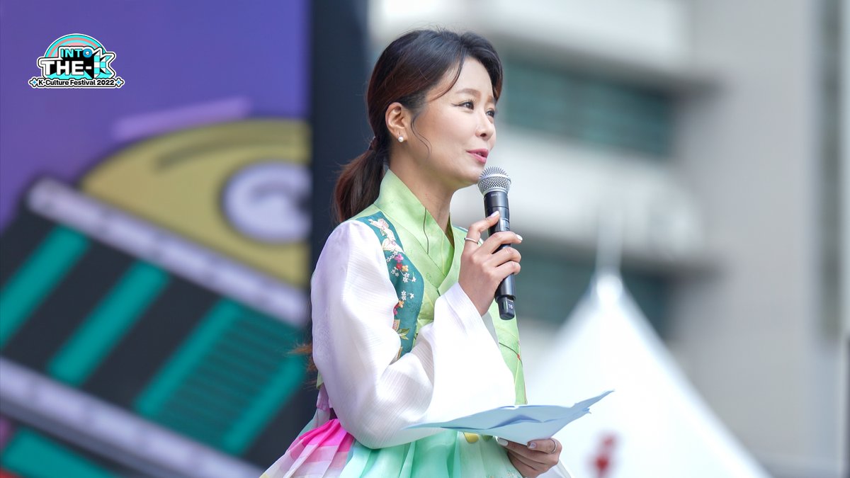 myk_festa's tweet photo. #LEETEUK #Chuu #KimSeungJoo
Check out the pictures of the MCs in each program🔎
#KCultureFestival #THEKDramaConcert #THEKFanFair #THEKStage #THEKConcert #THEKParade #MC #KCULTUREFESTIVAL #Hallyu https://t.co/2GvegRSgUi