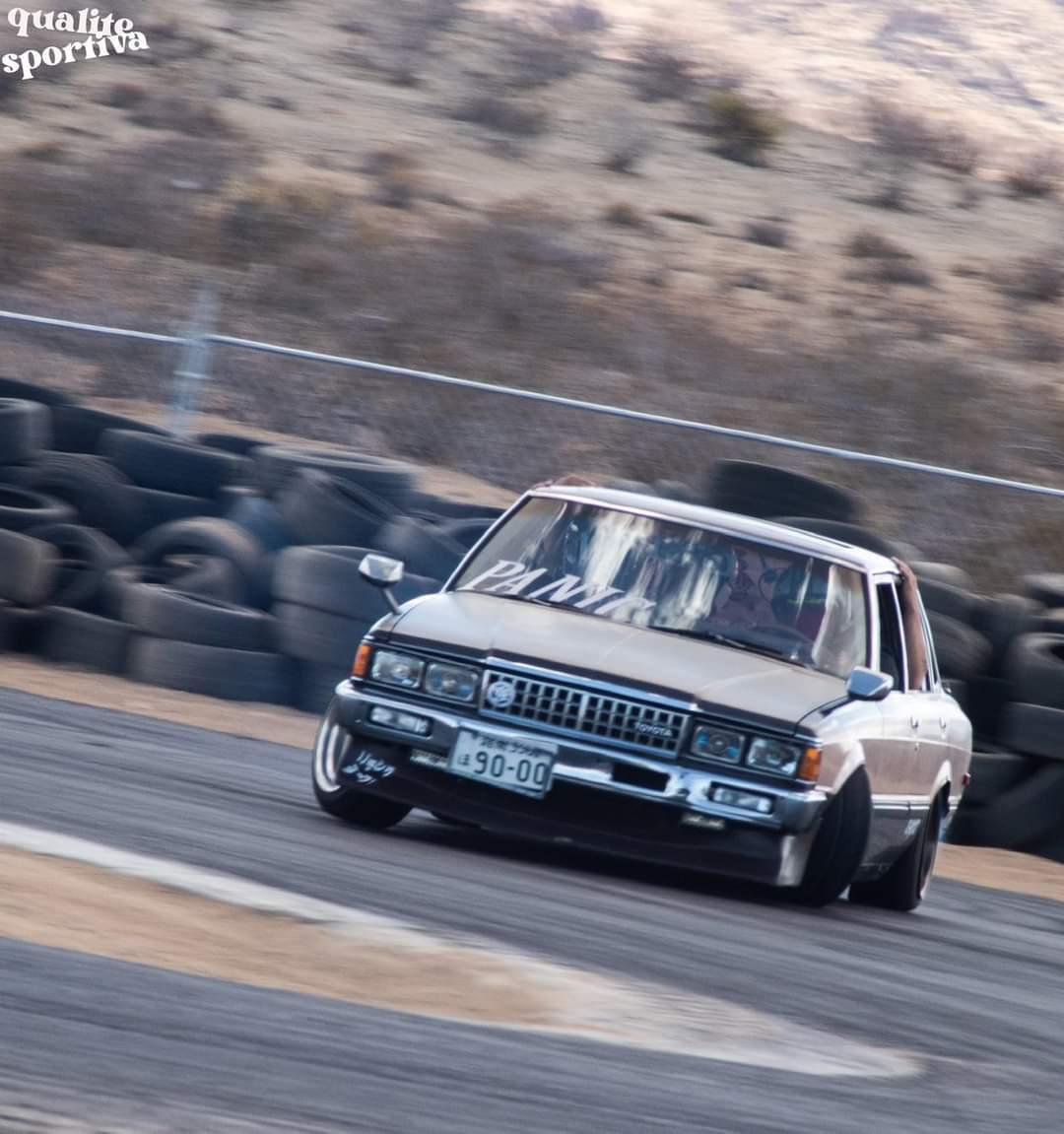 DANGERGK27's tweet photo. Someone said on Saturday
"This isn't a drift event"

🤣🤣🤣🤣🤣🤣 

Well the track isnt for hardparking. 
#drifting #mx63 #cressida #1jzgte https://t.co/xzqazXK5SL