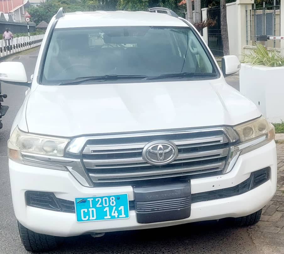 Uni_Auction's tweet photo. Kwa idhini tuliyopewa na World Bank tutauza Landcruiser V8 tatu (3) kwa kutumia approach ya Sealed Bid. 

Magari haya yanaweza kukaguliwa kuanzia leo tarehe 12-19 Oct 2022 saa 4-10 jioni ofisi za World Bank Plot #50, Mirambo Street.

Kwa mawasiliano 0754284926 https://t.co/1UgZuQNKyn