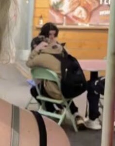 updatingdtqk's tweet photo. crumbs 🤏 https://t.co/BMyzLClNie