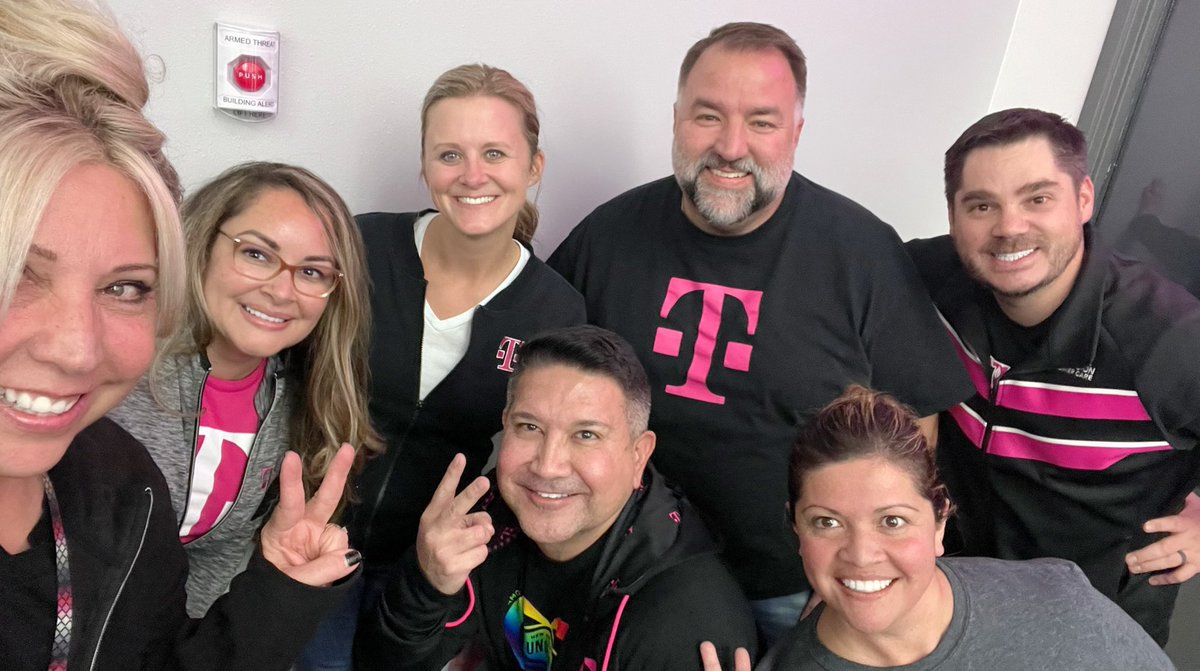 JKalena123's tweet image. Another Frontline Connect on the books for our Phenomenaul team! Loved hosting and learning from these talented business leaders. @rulesshmules @kateychamblin1 and Matt Goettsch #totalexperience #magentaporvida 💕🙌🏻